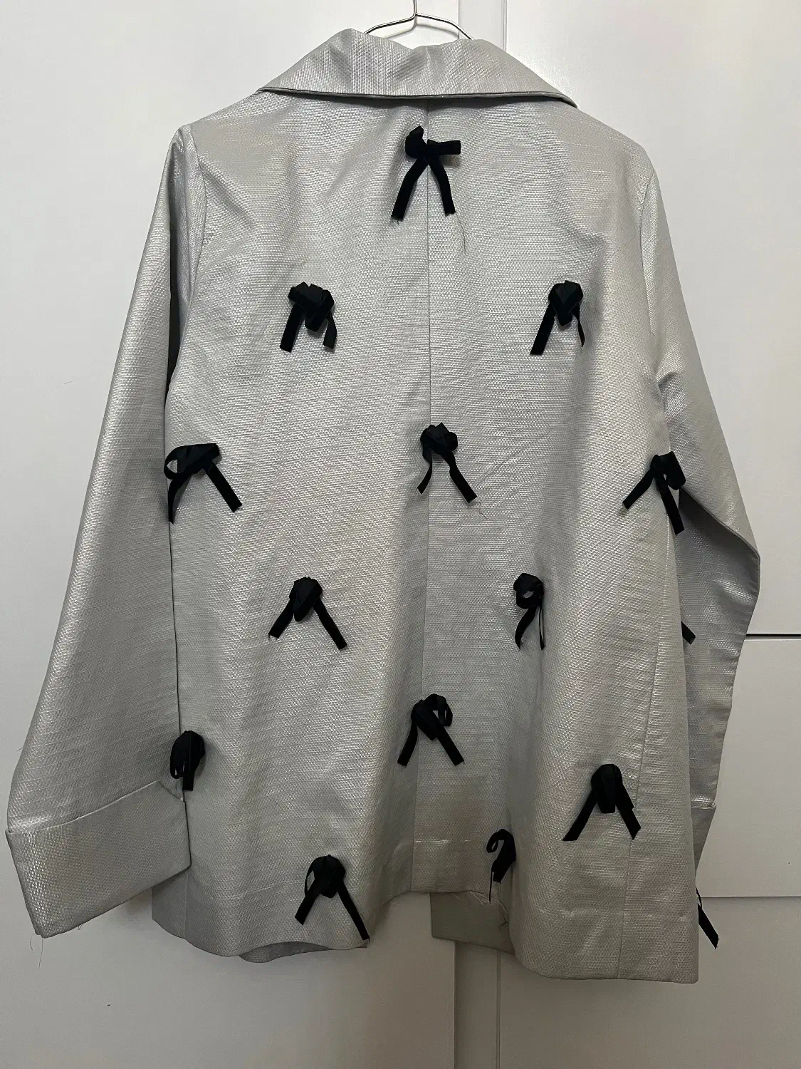 کت زیبا|لباس|مشهد, شهید آوینی|دیوار