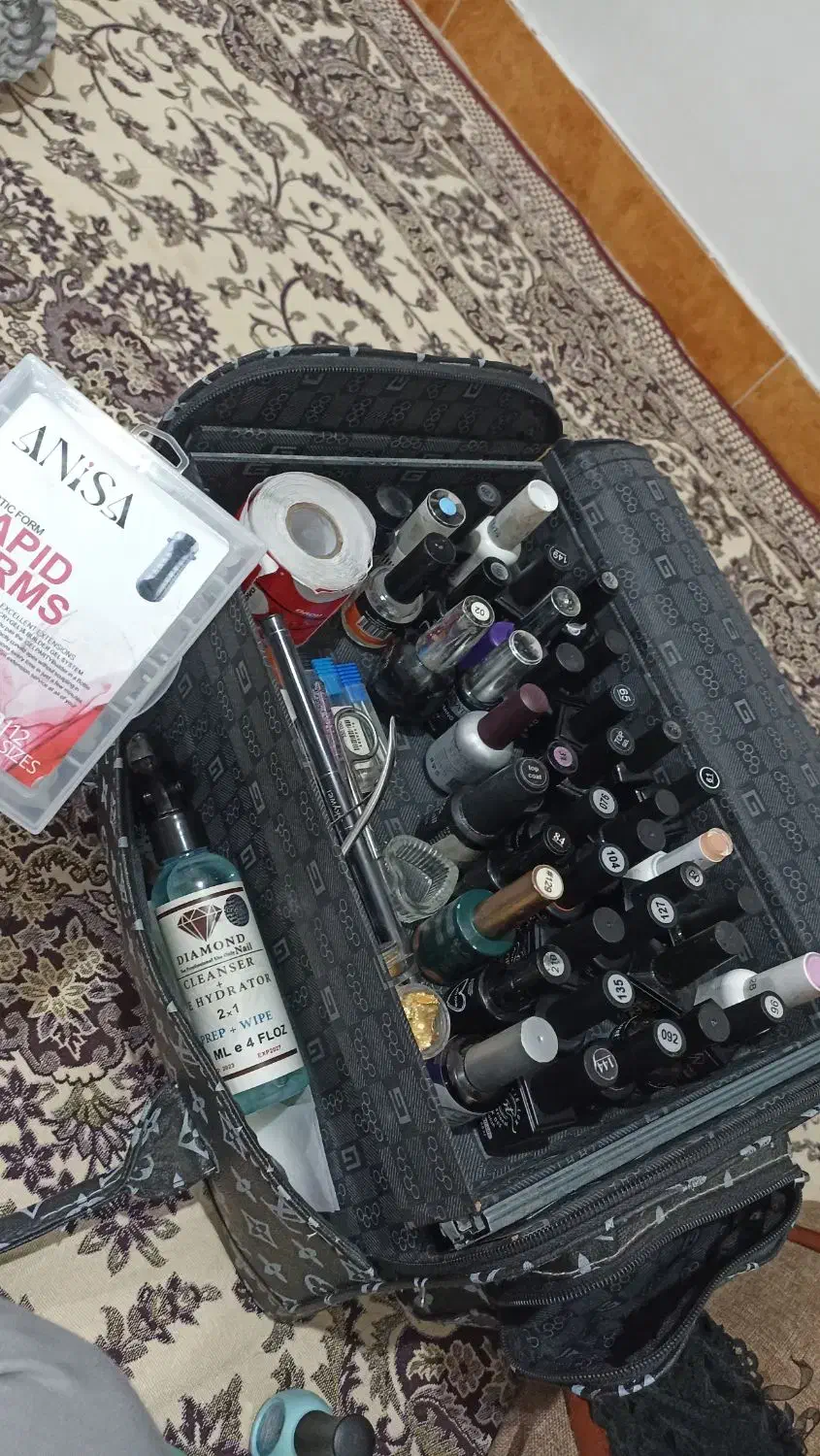 لوازم کاشت ناخن|آرایشگاه و سالنهای زیبایی|رشت, انصاری|دیوار