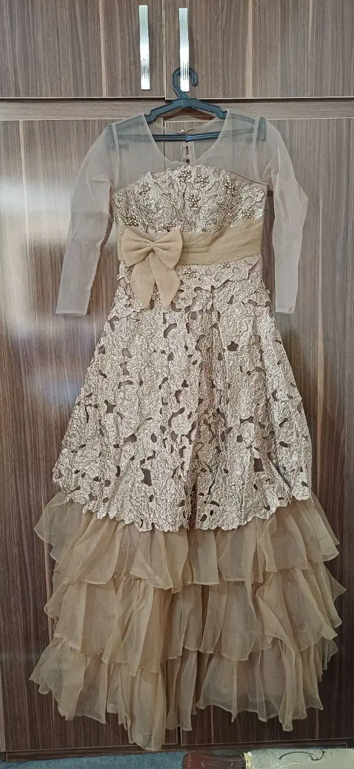 لباس مجلسی|لباس|پیر بکران, |دیوار