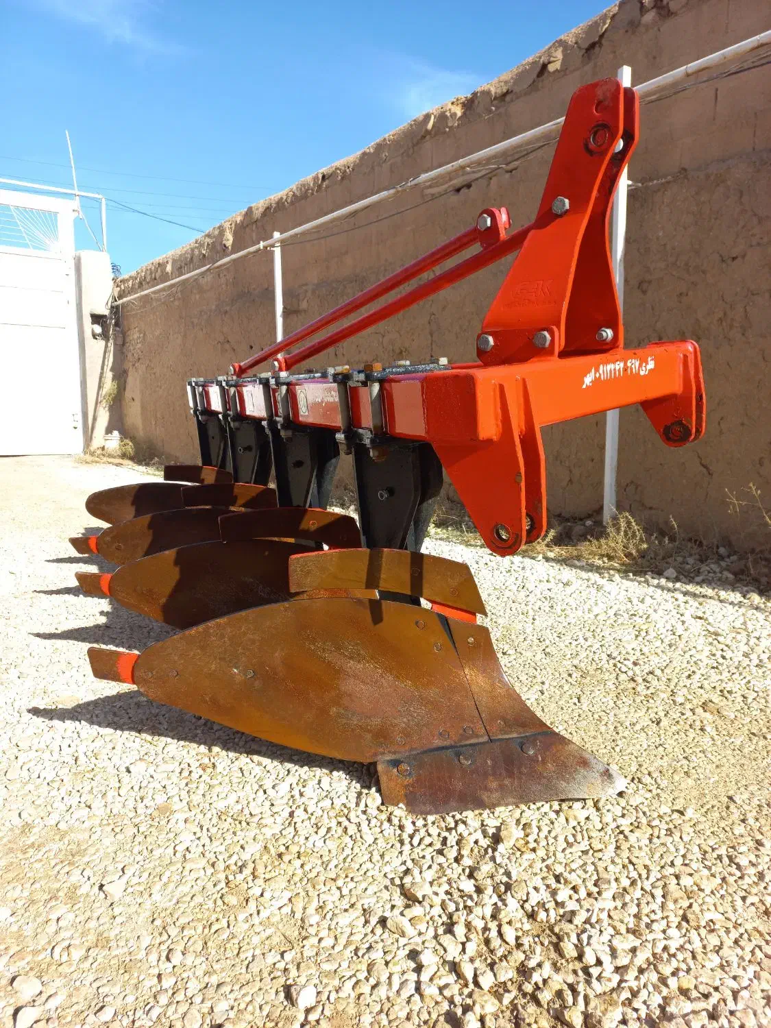 گاواهن|خودرو سنگین|کبودرآهنگ, |دیوار