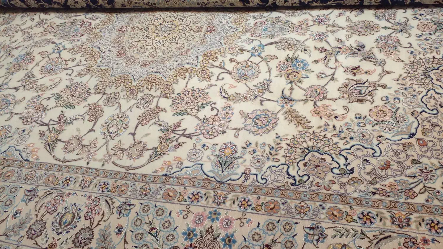 خرید و فروش انواع فرشهای دستباف نو و دست دوم|فرش|اصفهان, نقش جهان|دیوار