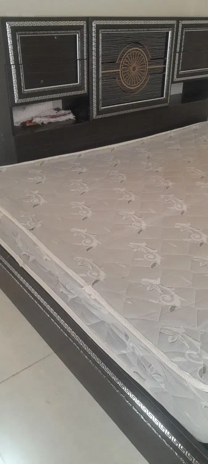 تخت دو نفره همراه با تشک|تخت و سرویس خواب|شاهینشهر, شهرک گلدیس|دیوار