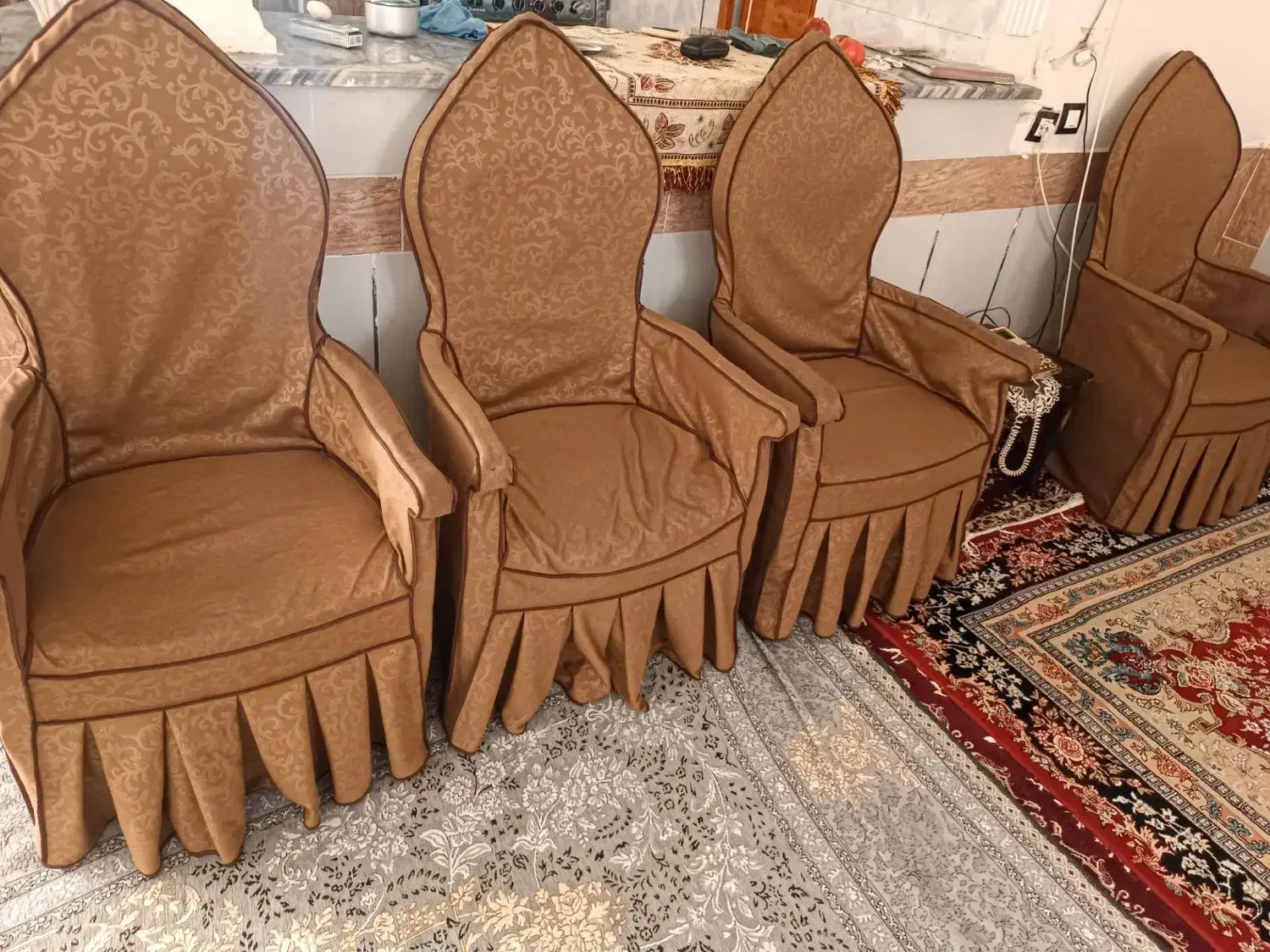 مبل سلطنتی ۹نفره همراه با کاور|مبلمان خانگی و میز عسلی|تربت‌حیدریه, رضاشهر|دیوار