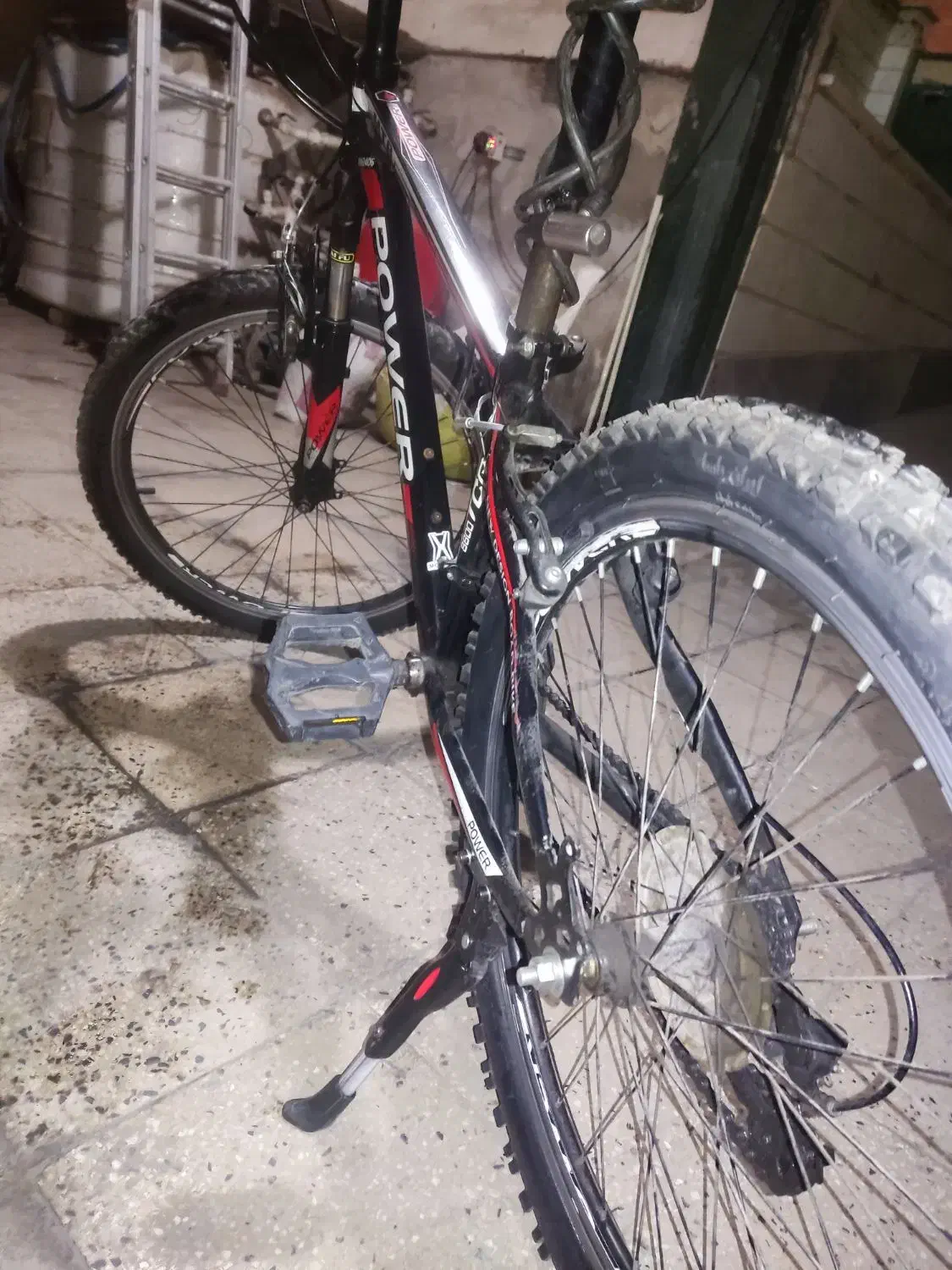 دوچرخه|دوچرخه، اسکیت، اسکوتر|ری, شهادت|دیوار