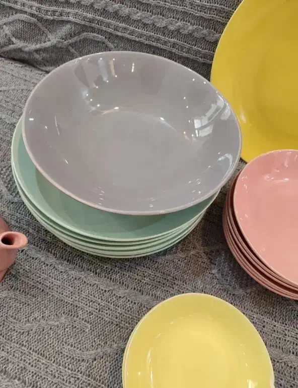 سرویس26 پارچه رنگی رنگی|ظروف سرو و پذیرایی|بوکان, |دیوار