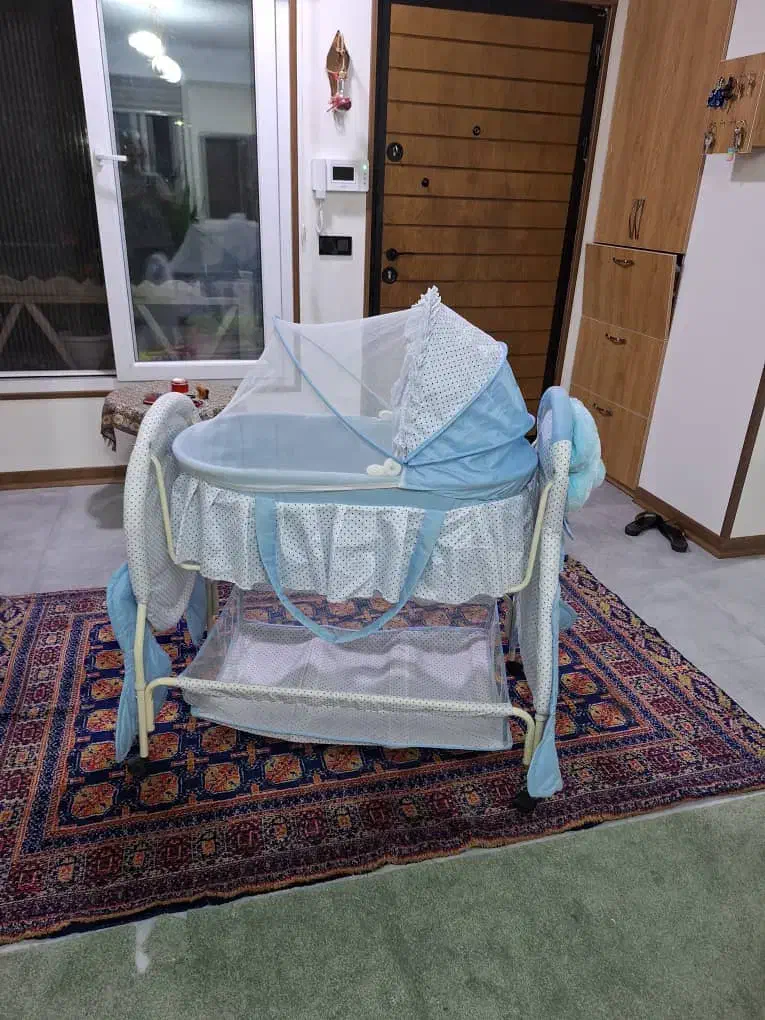 گهواره کنار تخت مادر|اسباب و اثاث بچه|فشم, |دیوار