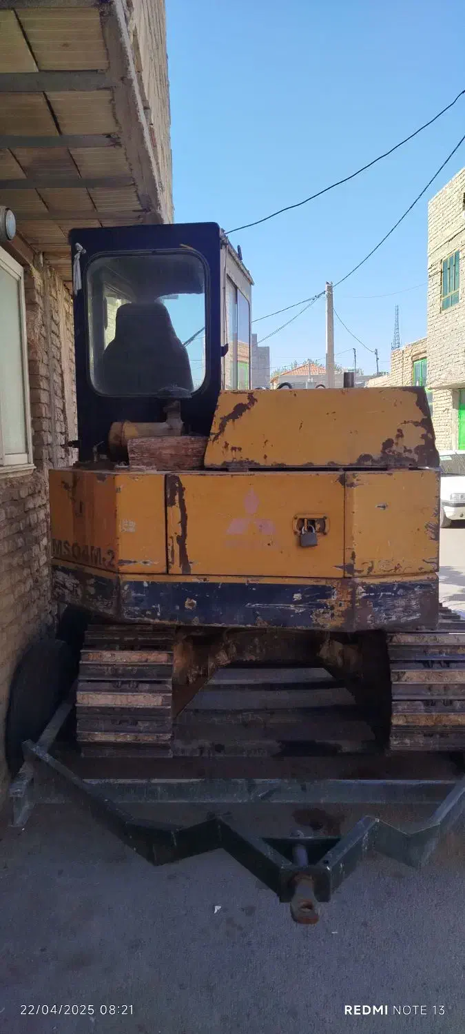 بیل مکانیکی زنجیری میتسوبیشی چهار تن|ماشین‌آلات صنعتی|بسطام, |دیوار