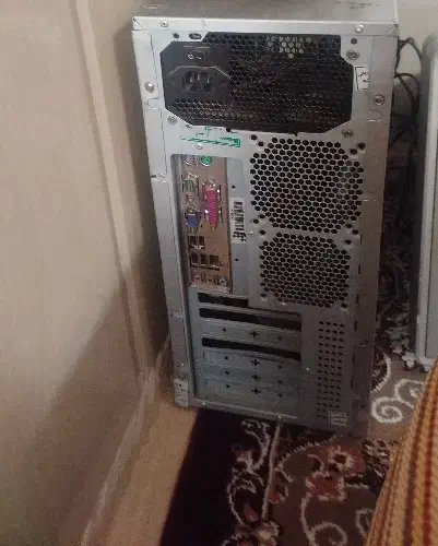 کامپیوتر تر تمیز|رایانه رومیزی|کبودرآهنگ, |دیوار