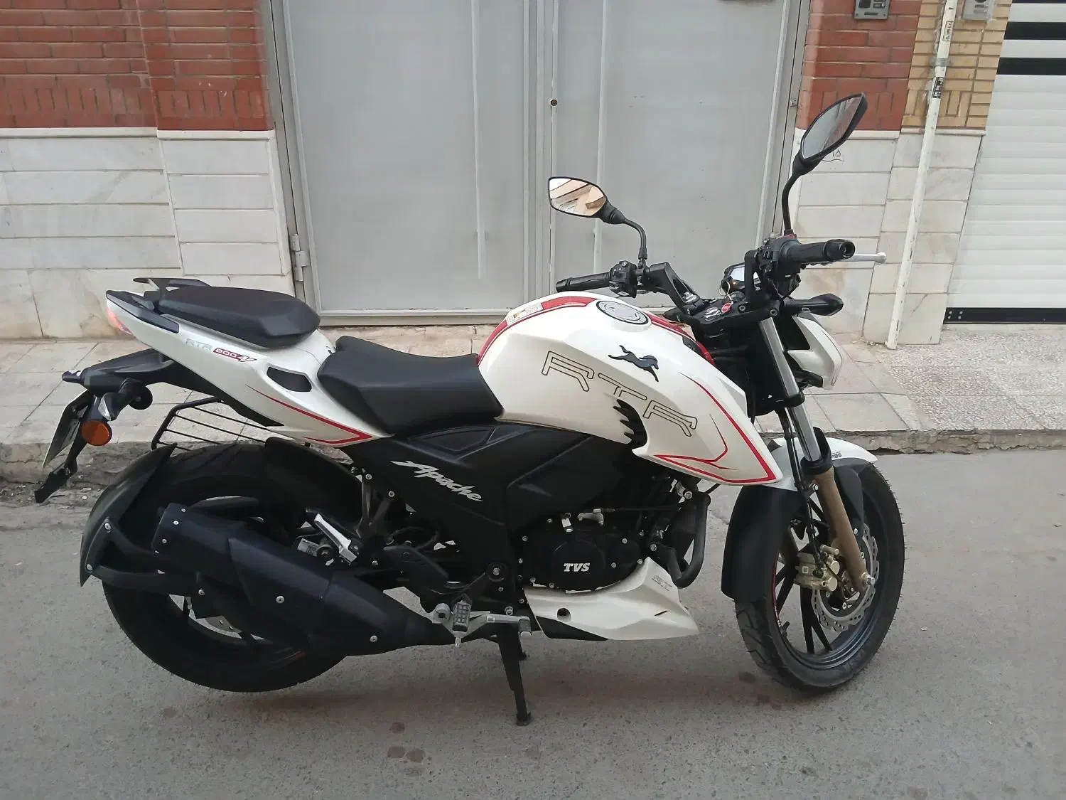 موتور آپاچی ۲۰۰ نیوفیس tvs|موتورسیکلت|قم, لسانی|دیوار