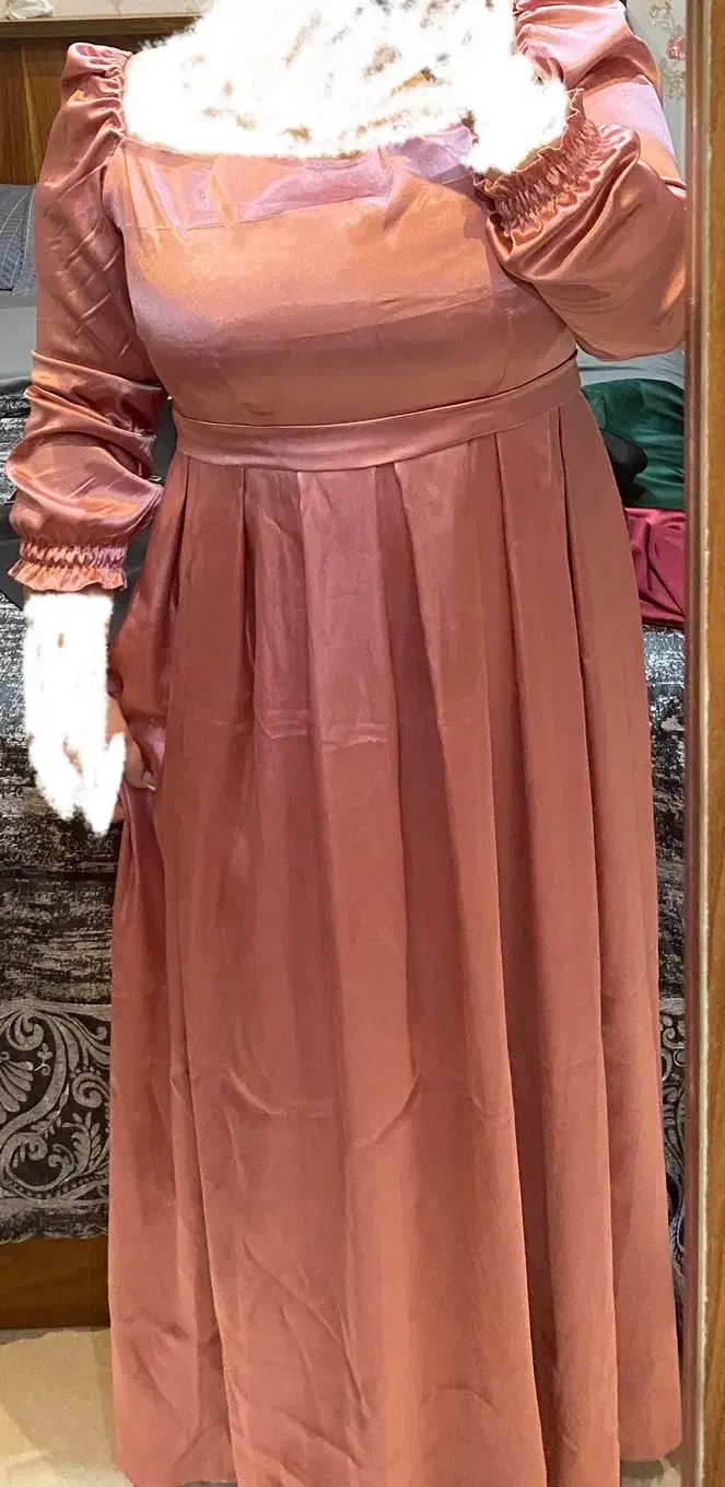 لباس مجلسی|لباس|صومعه‌سرا, |دیوار