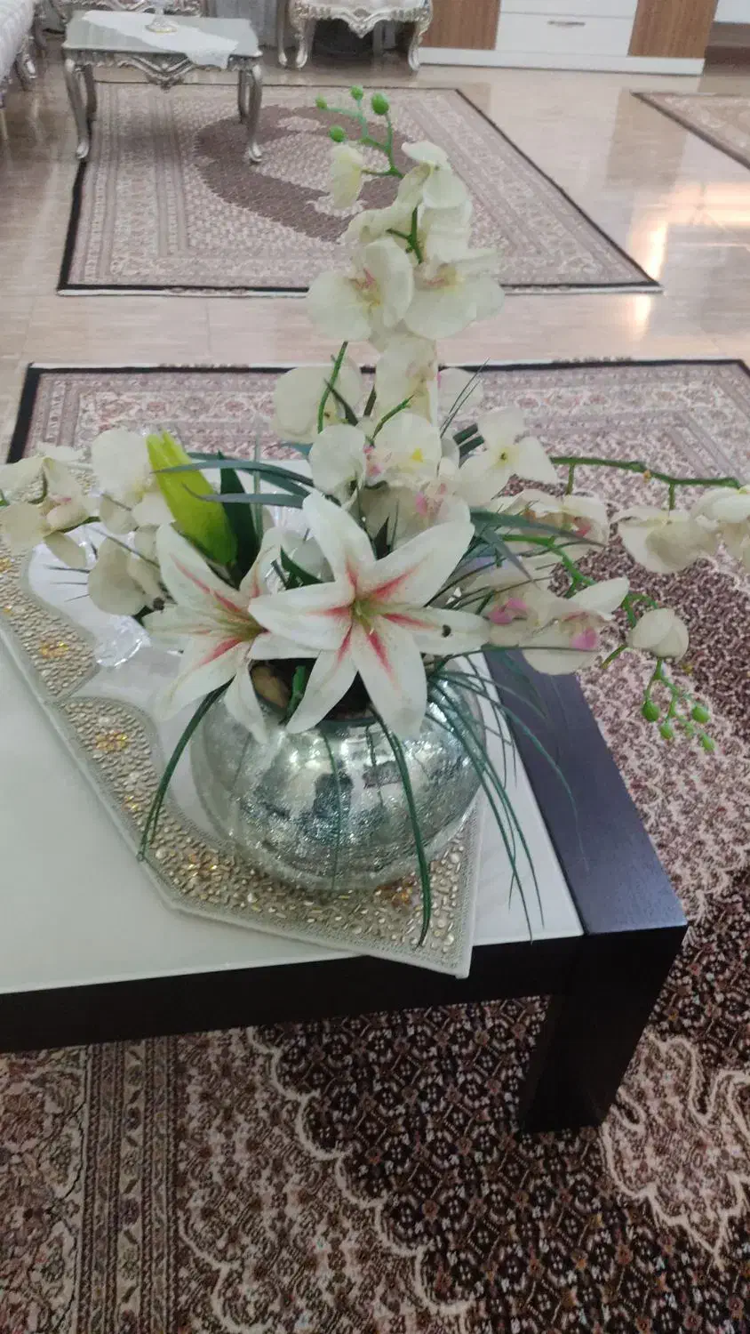 گلدان و گل لیلیوم و ارکیده|گل مصنوعی|ارومیه, |دیوار