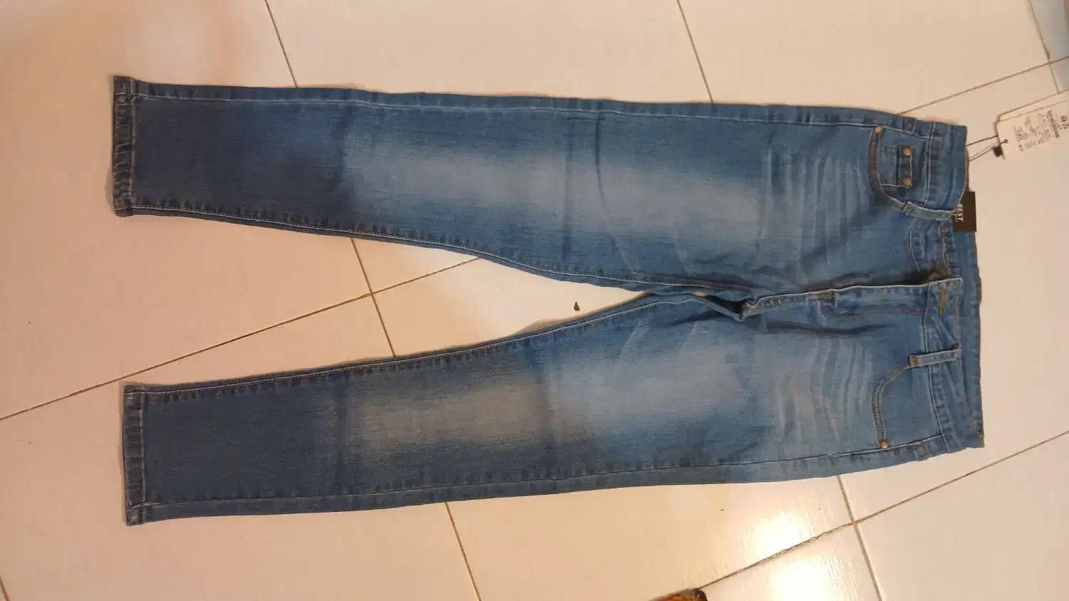 مانتو|لباس|نیشابور, بزرگمهر|دیوار