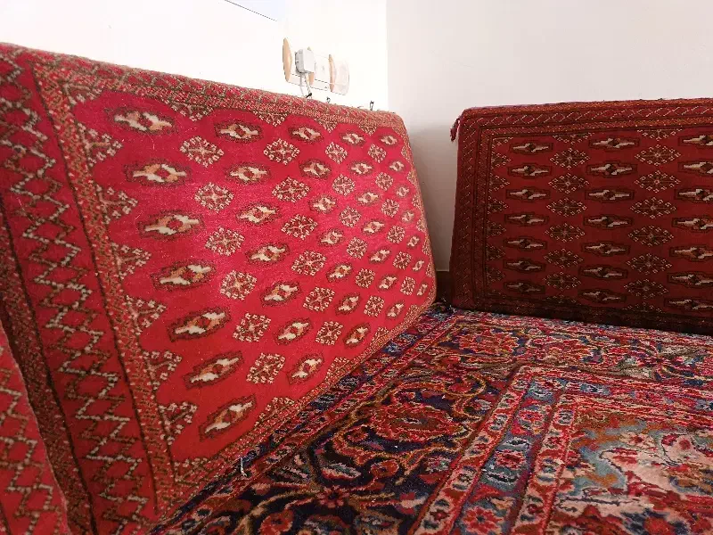 پشتی دست بافت|پشتی|رشت, کوی حسینی|دیوار