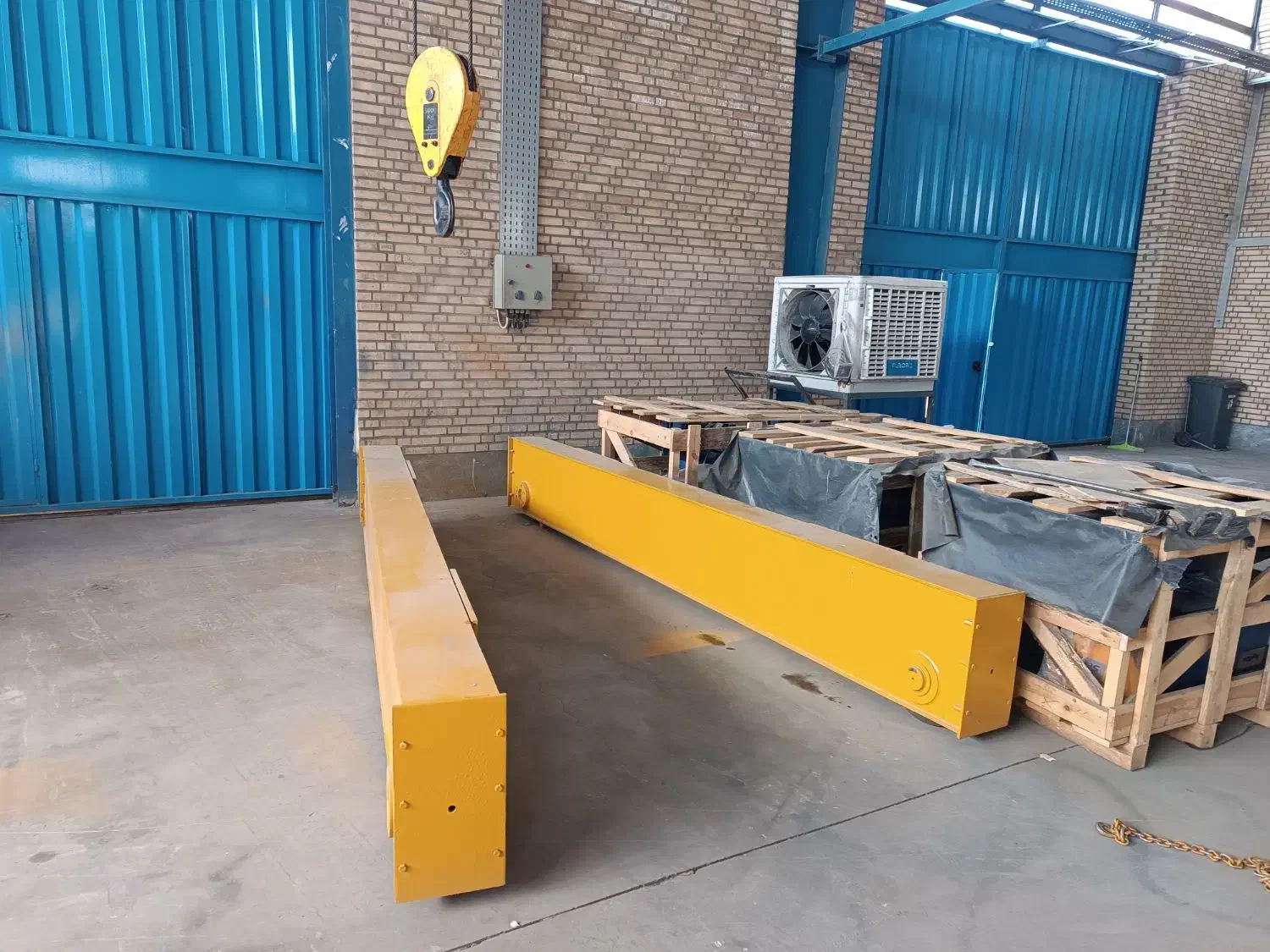 لوازم جرثقیل سقفی اعم از کلگی و چرخ|ماشین‌آلات صنعتی|زرندیه, |دیوار