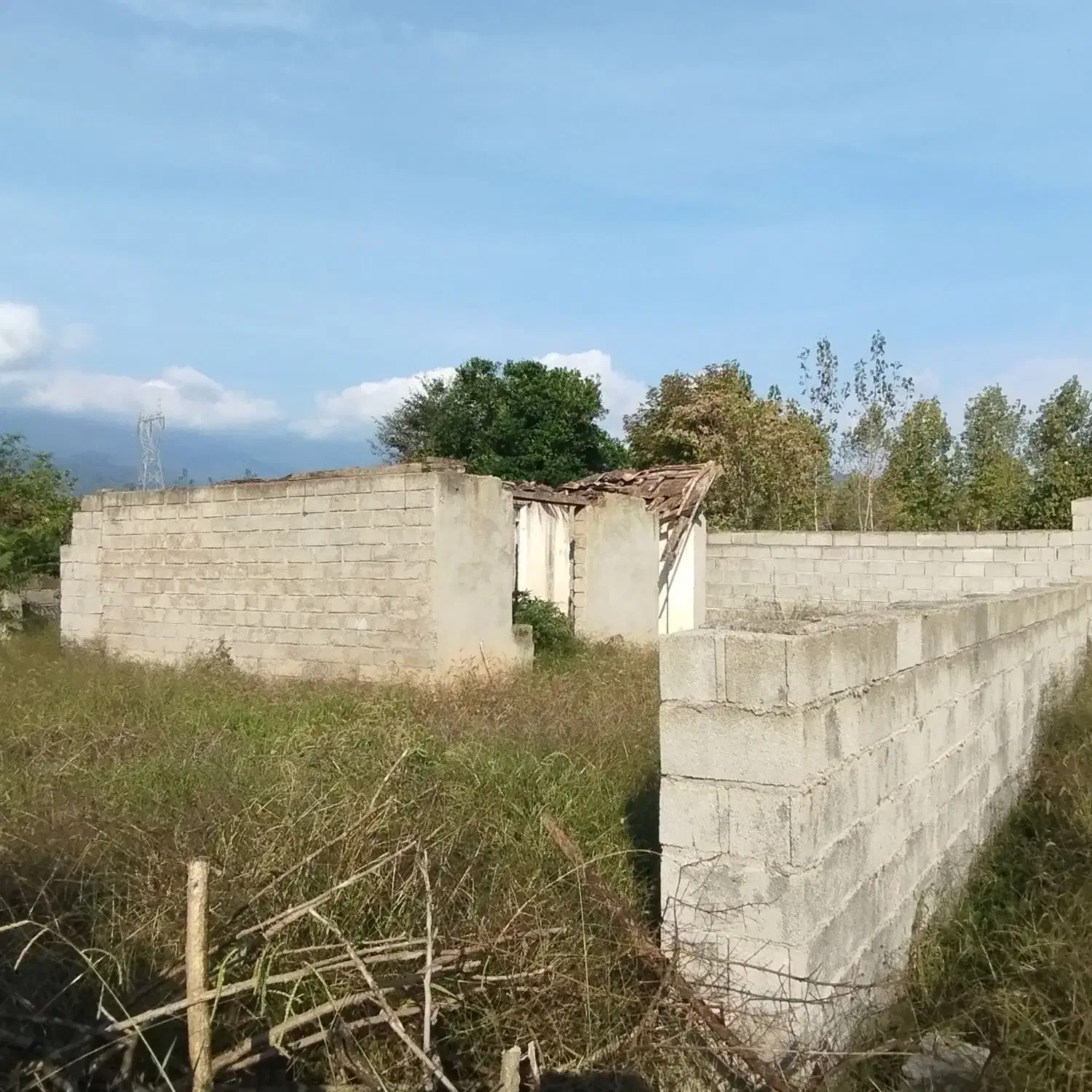 300متر زمین مسکونی باویلای مخروبه تالش|فروش خانه و ویلا|لیسار, |دیوار