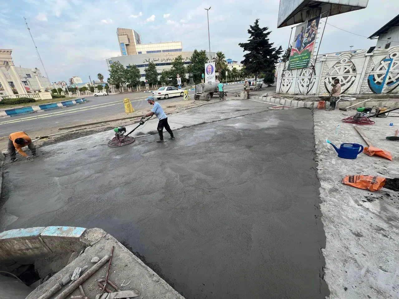 بتن ریزی و کفسازی بهمراه ماله پروانه ای|خدمات پیشه و مهارت|رشت, لاکانی|دیوار