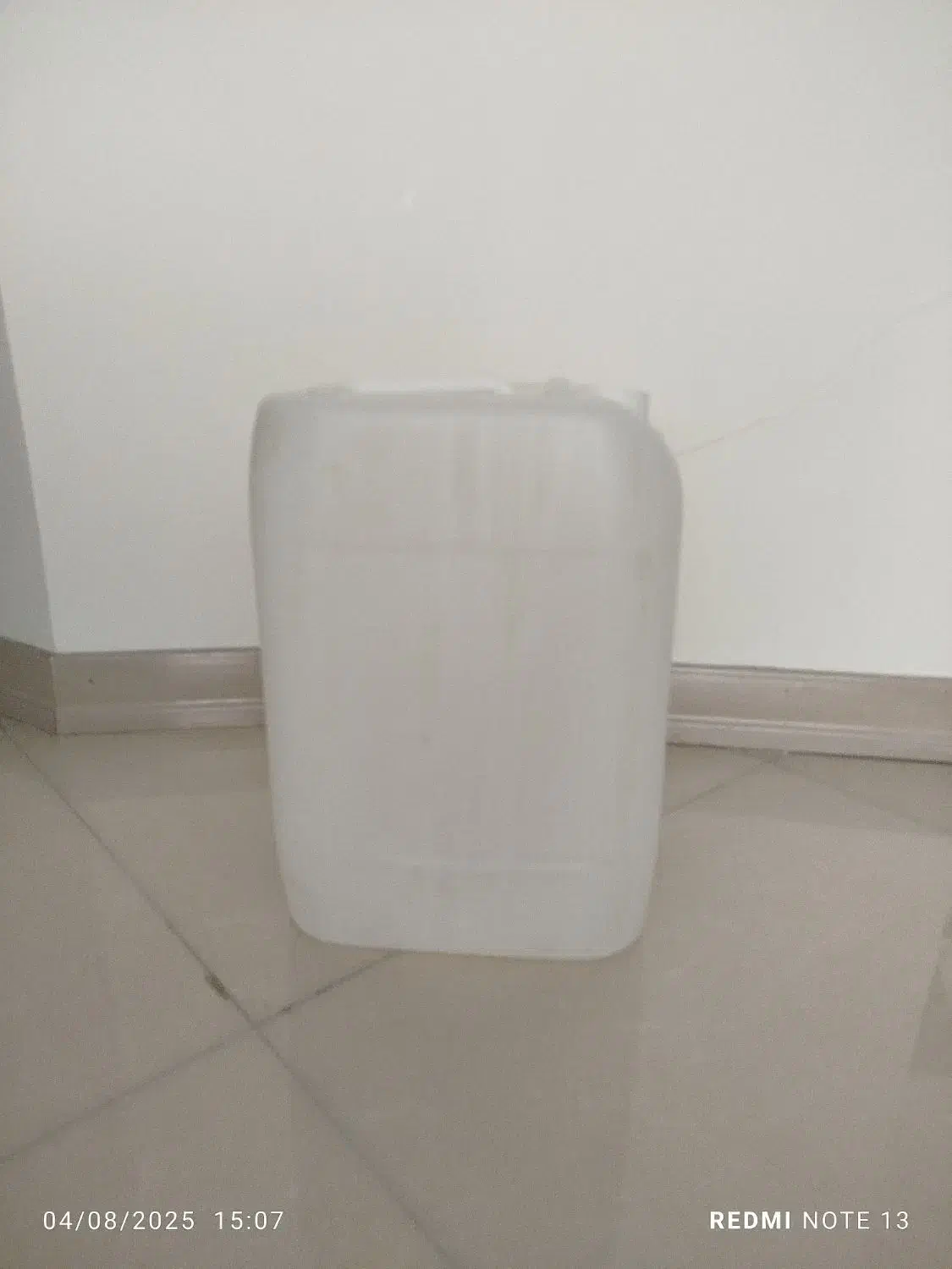 دبه و گالن|ظروف نگهدارنده، پلاستیکی، یک‌بارمصرف|پردیس, فاز ۲|دیوار