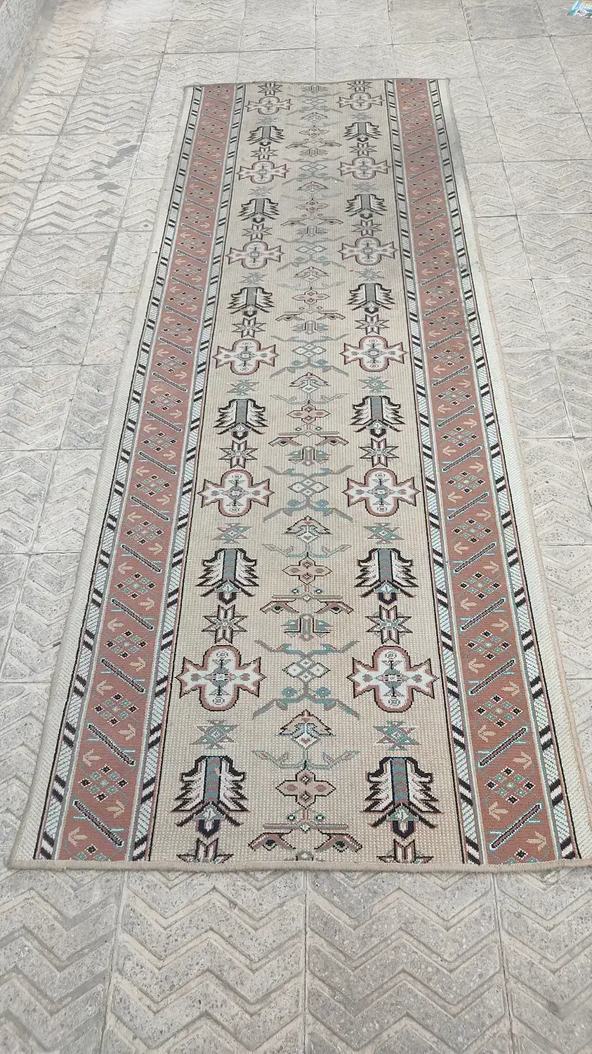 فرش راهرویی|فرش|تهران, فلسطین (میدان انقلاب)|دیوار