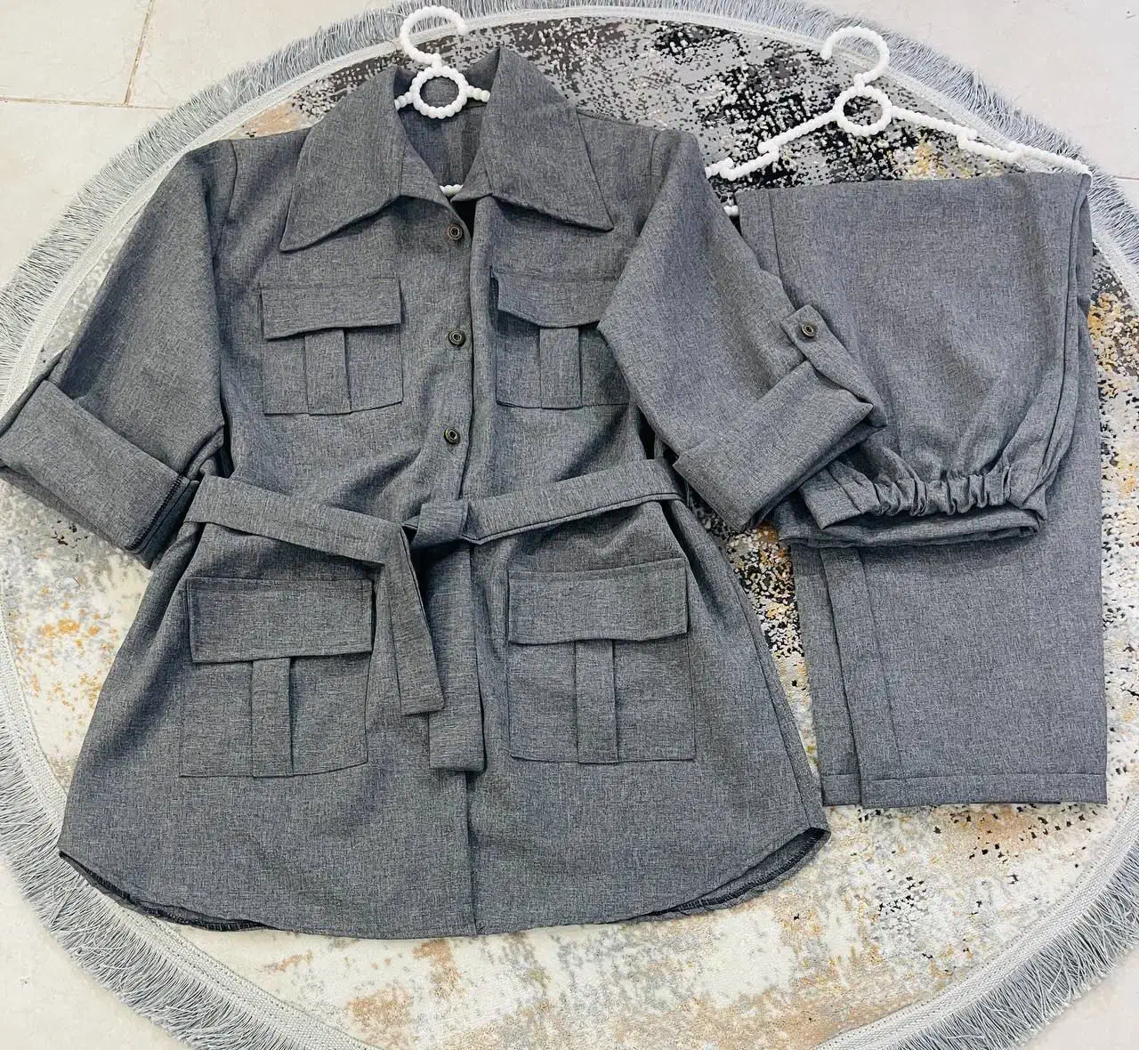 لباس با شلوارش اصلا پوشیده نشده نو نو هست|لباس|زبرخان, |دیوار