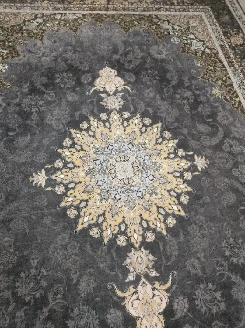 فرشینه|فرش|بندر انزلی, زنبق|دیوار