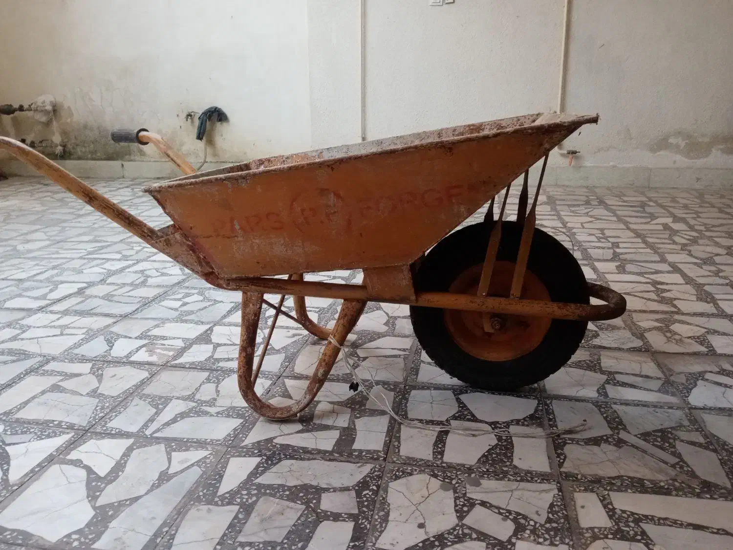 فرغون|مصالح و تجهیزات ساختمان|لاهیجان, کوی زمانی|دیوار