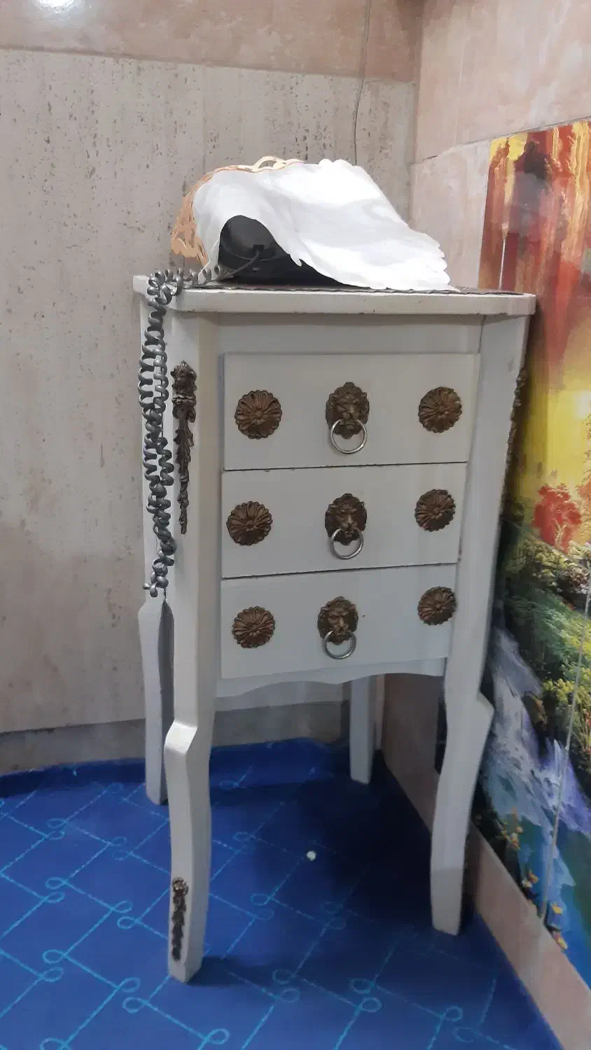 میز تلفن|میز تلفن|قم, چهل درخت‎|دیوار