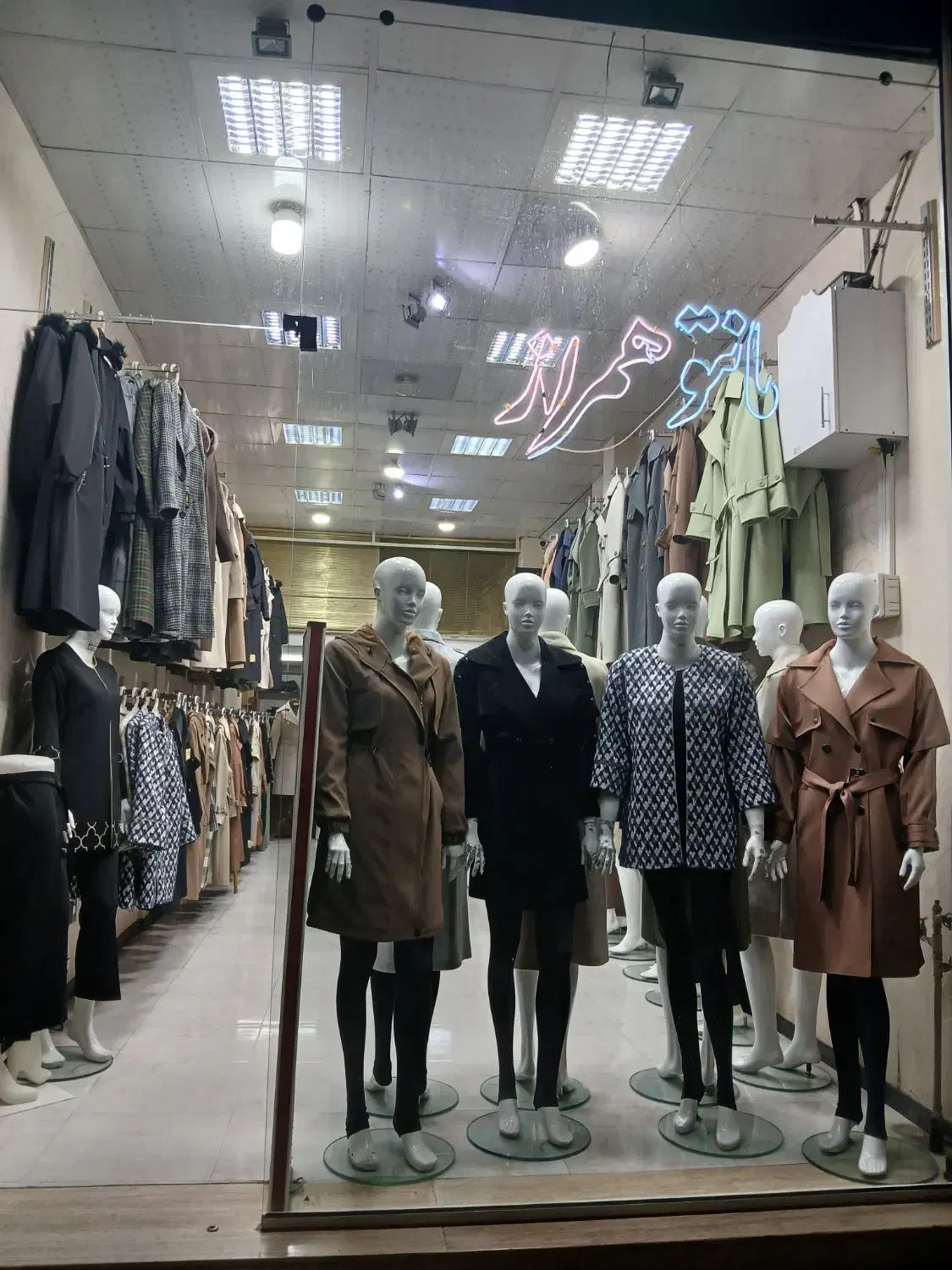 یک نفر فروشنده ماهر خانم و تعدای وردست ماهر خانم|استخدام بازاریابی و فروش|زنجان, |دیوار