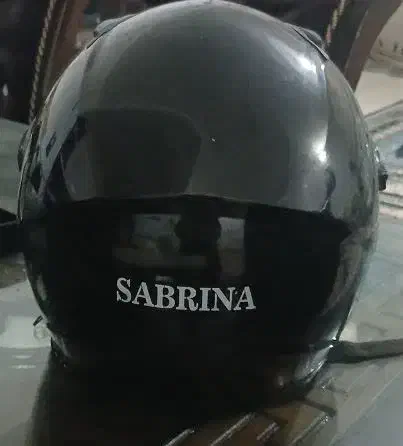 کلاه کاسکت Sabrinas تمیز  در حد نو|قطعات یدکی و لوازم جانبی|قم, سراجه (۱۵ خرداد)|دیوار