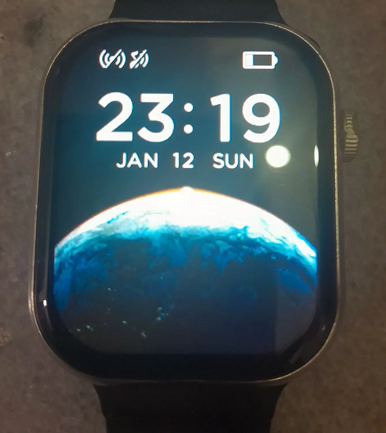 ساعت هوشمند نونو|ساعت|قم, چهل درخت‎|دیوار