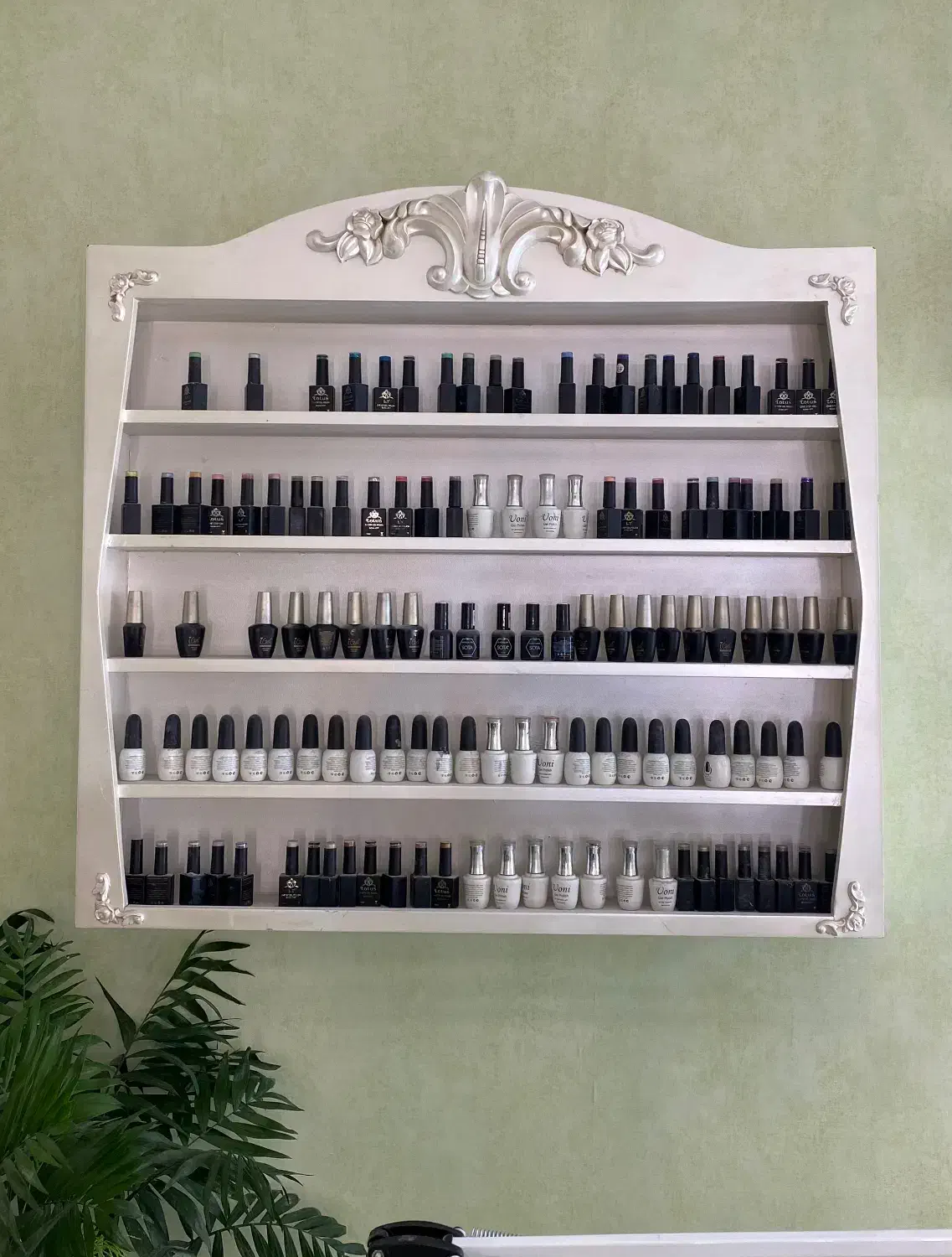 ۲ عدد استند دیواری ناخن|آرایشگاه و سالن‌های زیبایی|رشت, استادسرا|دیوار