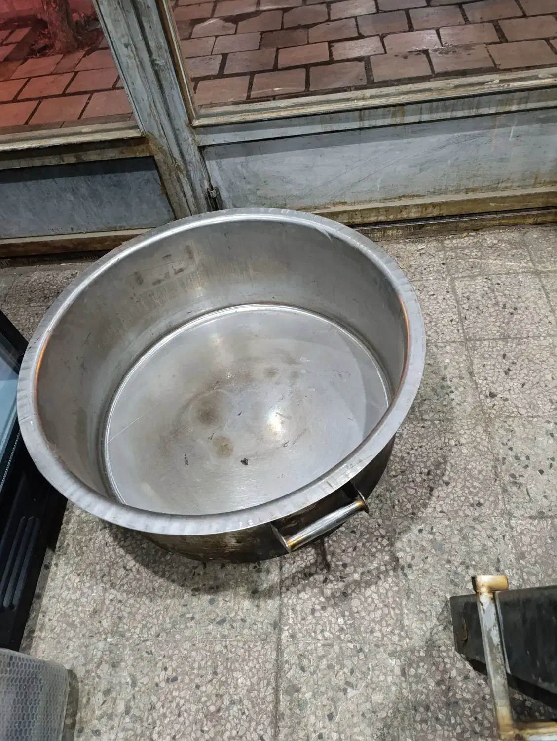 دیک استیل|ظروف پخت‌وپز|زنجان, |دیوار