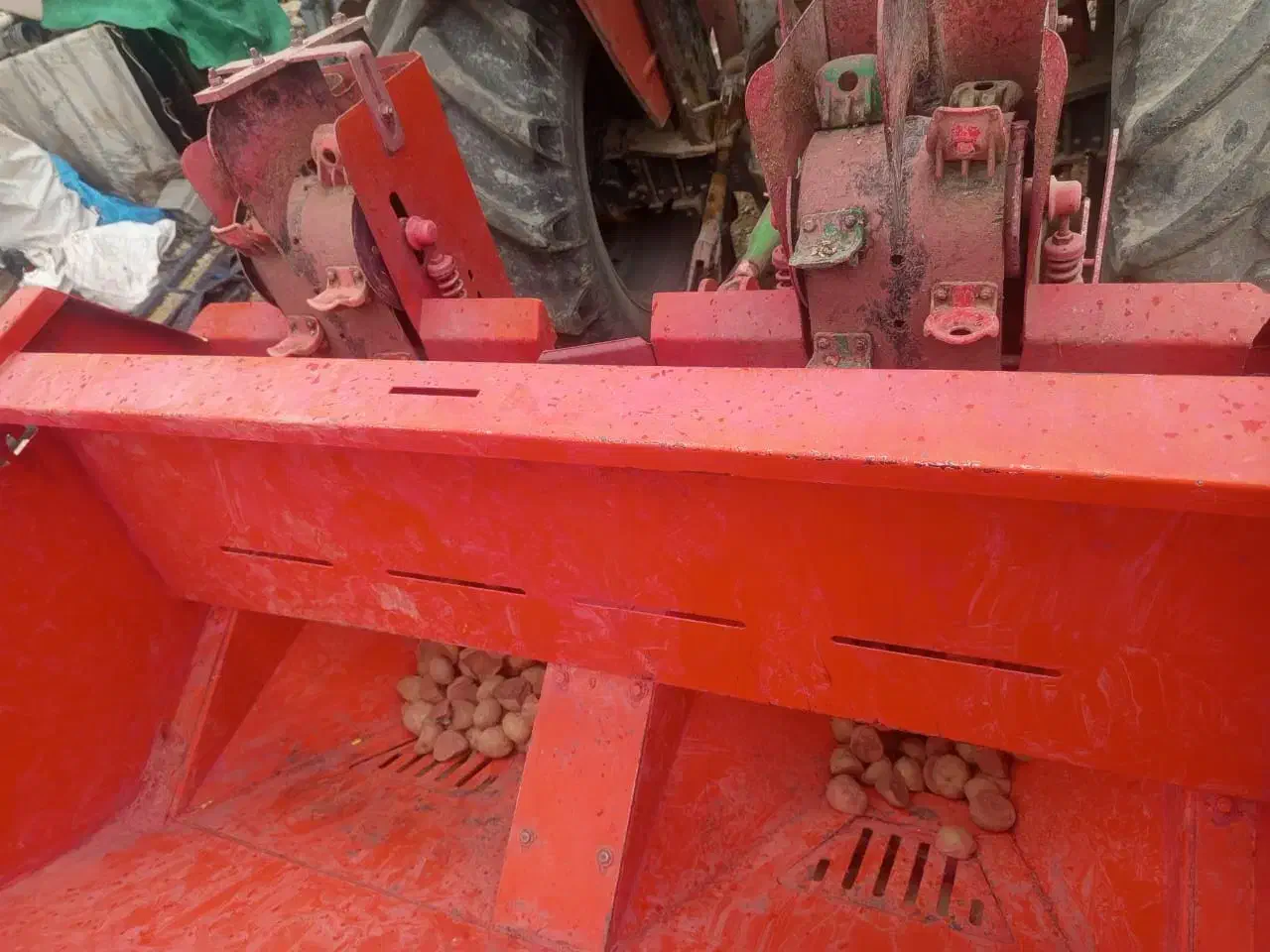 کاشت سیب زمینی با دستگاه|خدمات باغبانی و درختکاری|شیراز, کفترک|دیوار