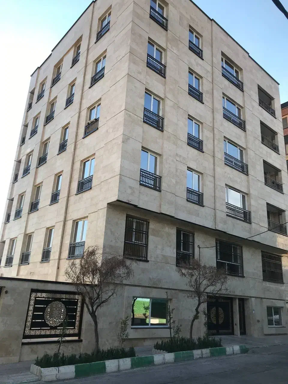 ۹۸ متر ۲ خواب فول امکانات سالن پرده خور