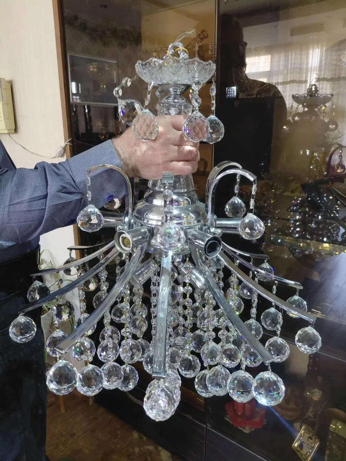 لوستر  کریستالی ۱۲ شاخه|لوستر و چراغ آویز|کرج, کوی زنبق|دیوار