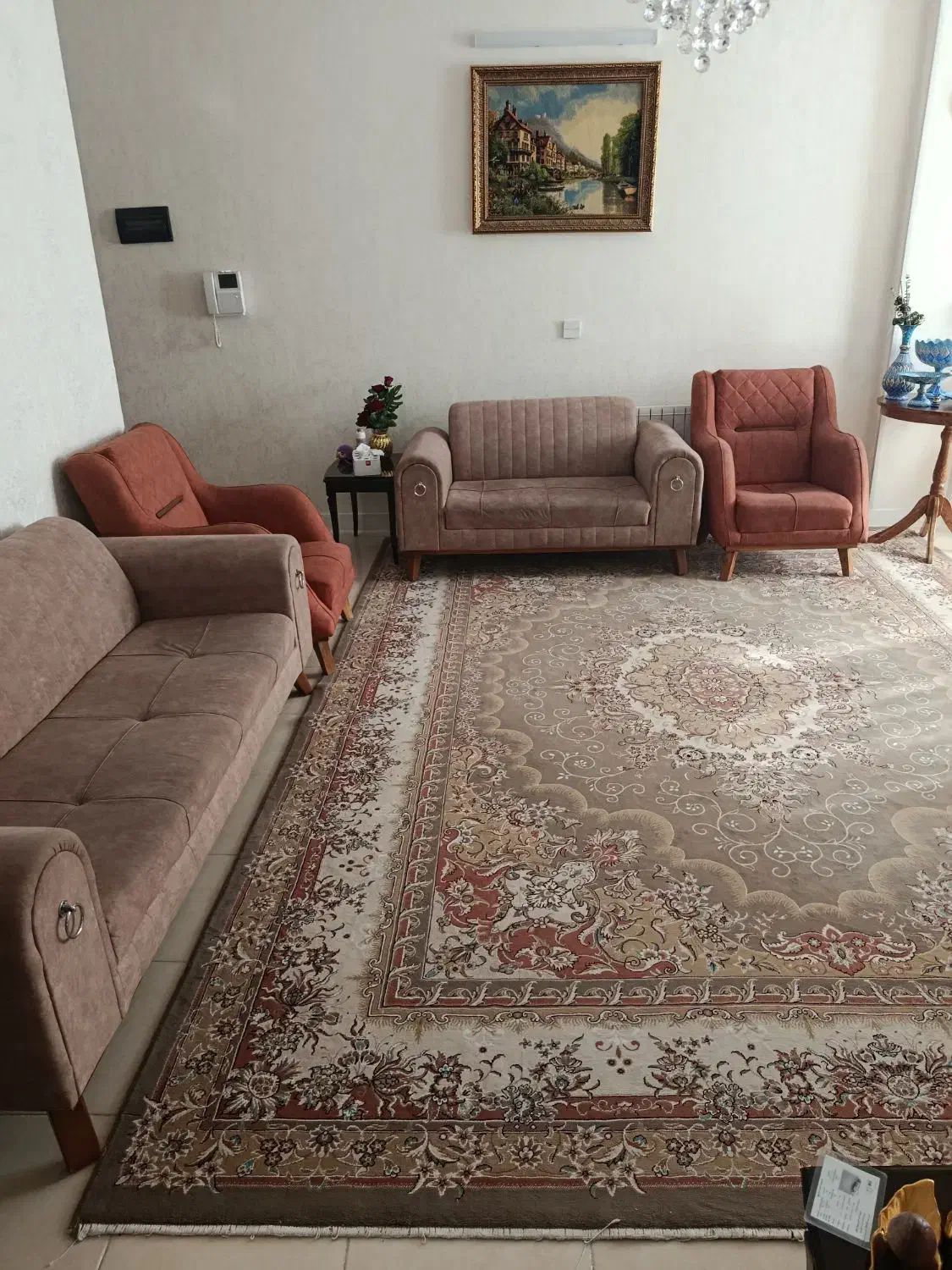 مبلمان|مبلمان خانگی و میز عسلی|مهاجران, |دیوار