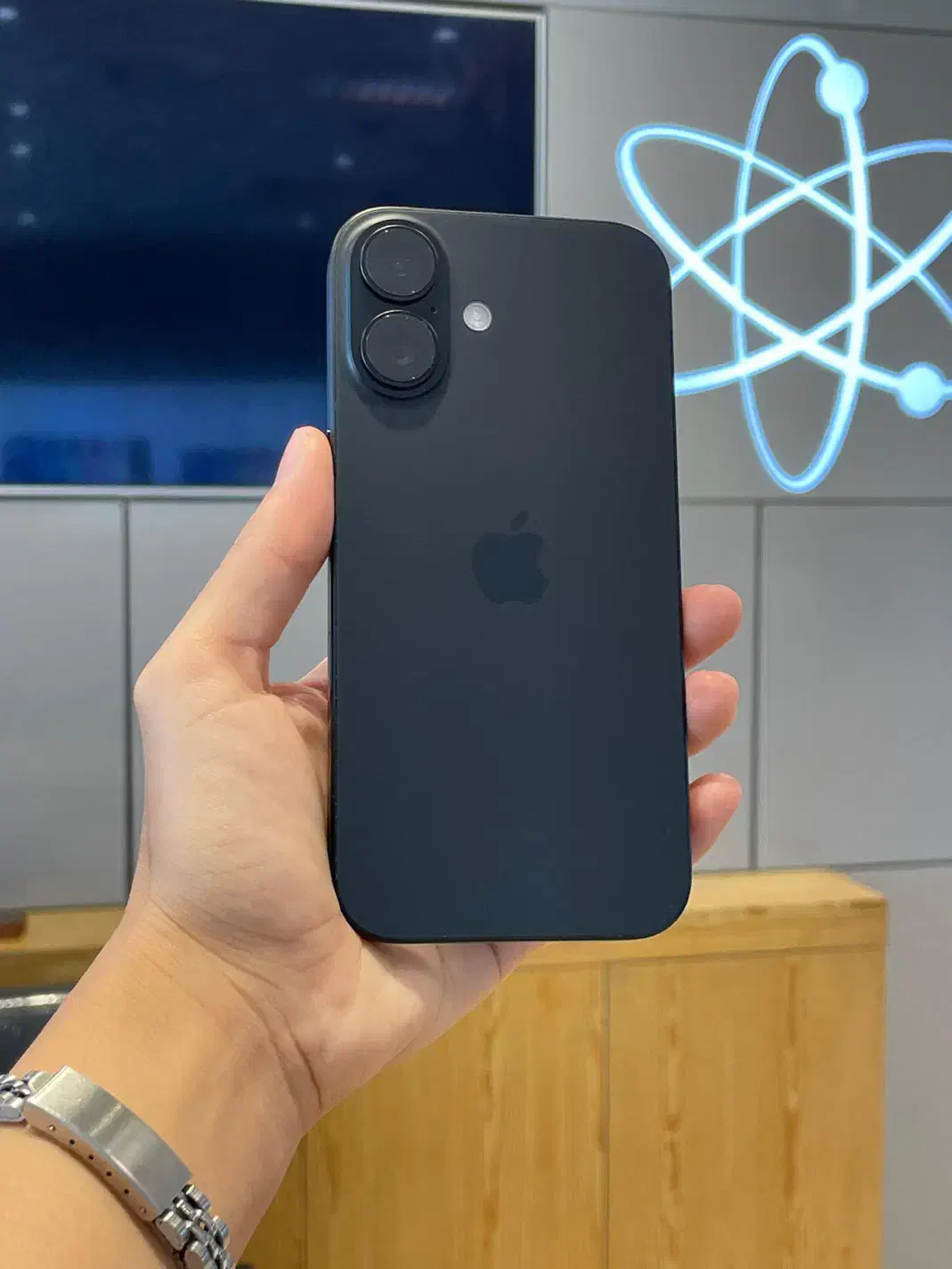 اپل iphone 16 حافظه ۱۲۸ دوسیمکارت*اقساطی*|موبایل|شیراز, معالی‌آباد|دیوار