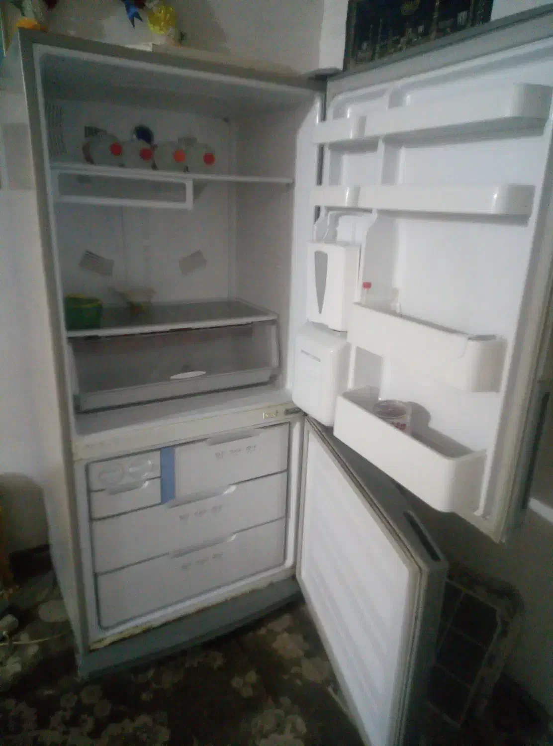 فروش یک عدد یخچال فریزر کاملا سالم|یخچال و فریزر|میناب, |دیوار