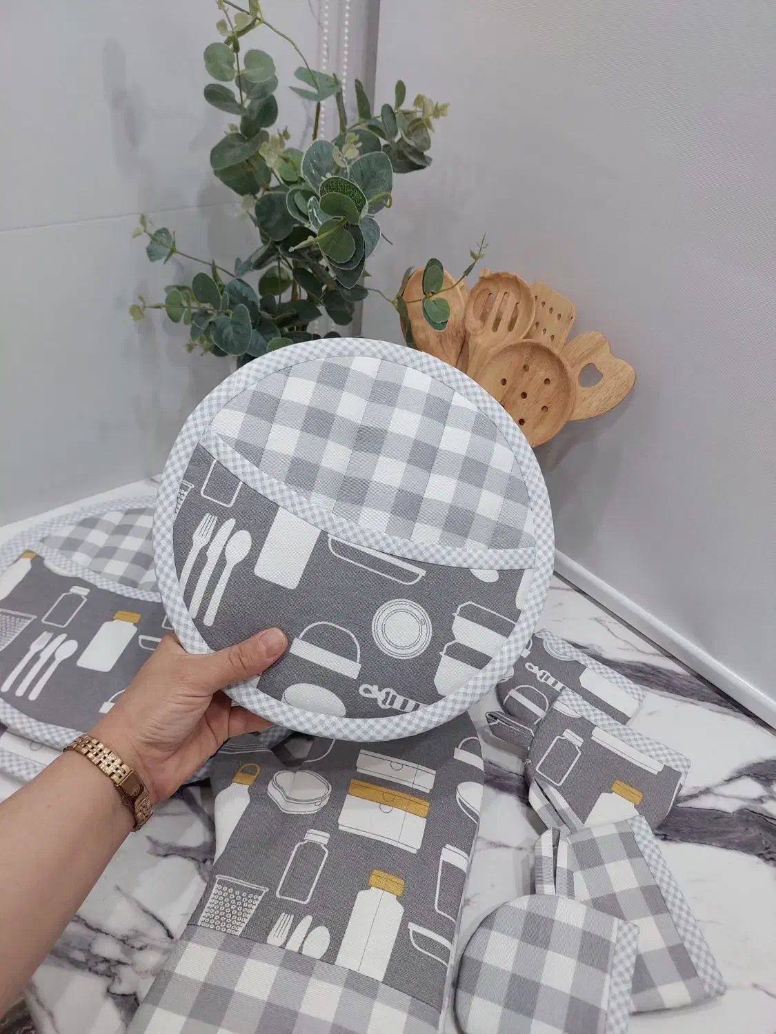 دوخت سرویس آشپزخانه دمکنی دستگیره دستکش فر|سفره، حوله، دستمال آشپزخانه|همدان, |دیوار