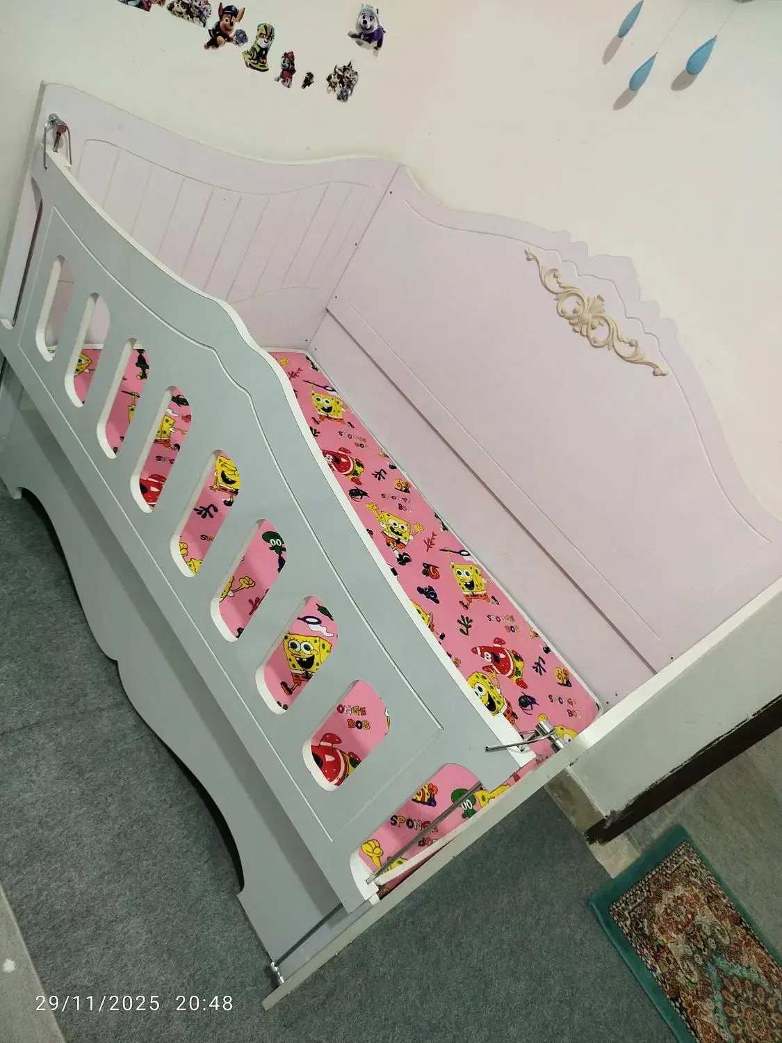 تخت کودک با تشکش|تخت و صندلی بچه|فولادشهر, مسکن مهر فولادشهر|دیوار