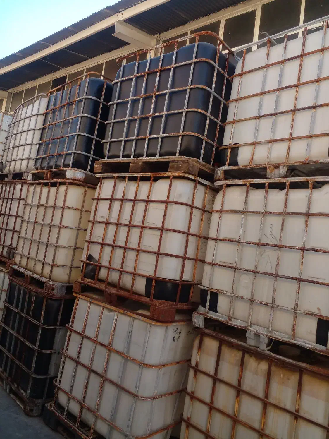 مخزن ۱۰۰۰ لیتری ضایعاتی|مصالح و تجهیزات ساختمان|ایوانکی, |دیوار