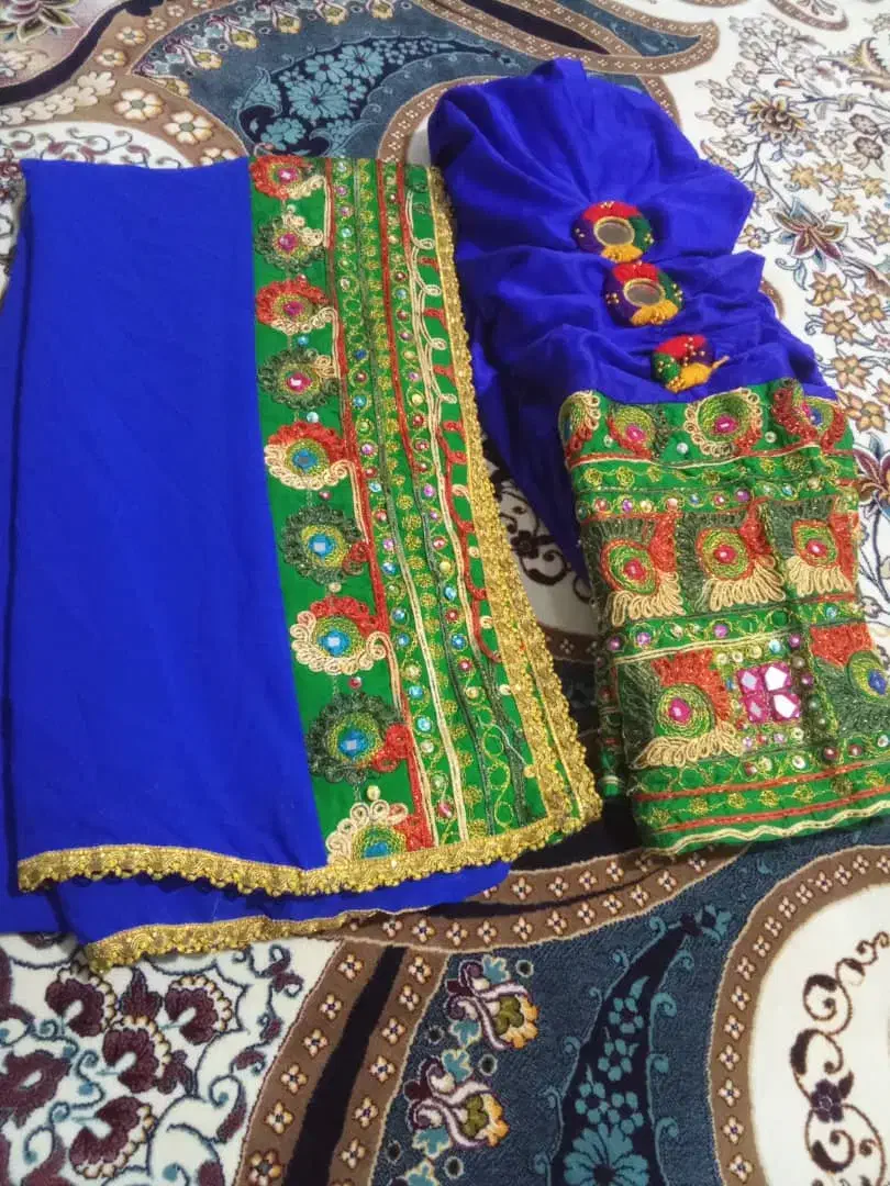 لباس محلی افغانی|لباس|شاهین‌شهر, عطار|دیوار