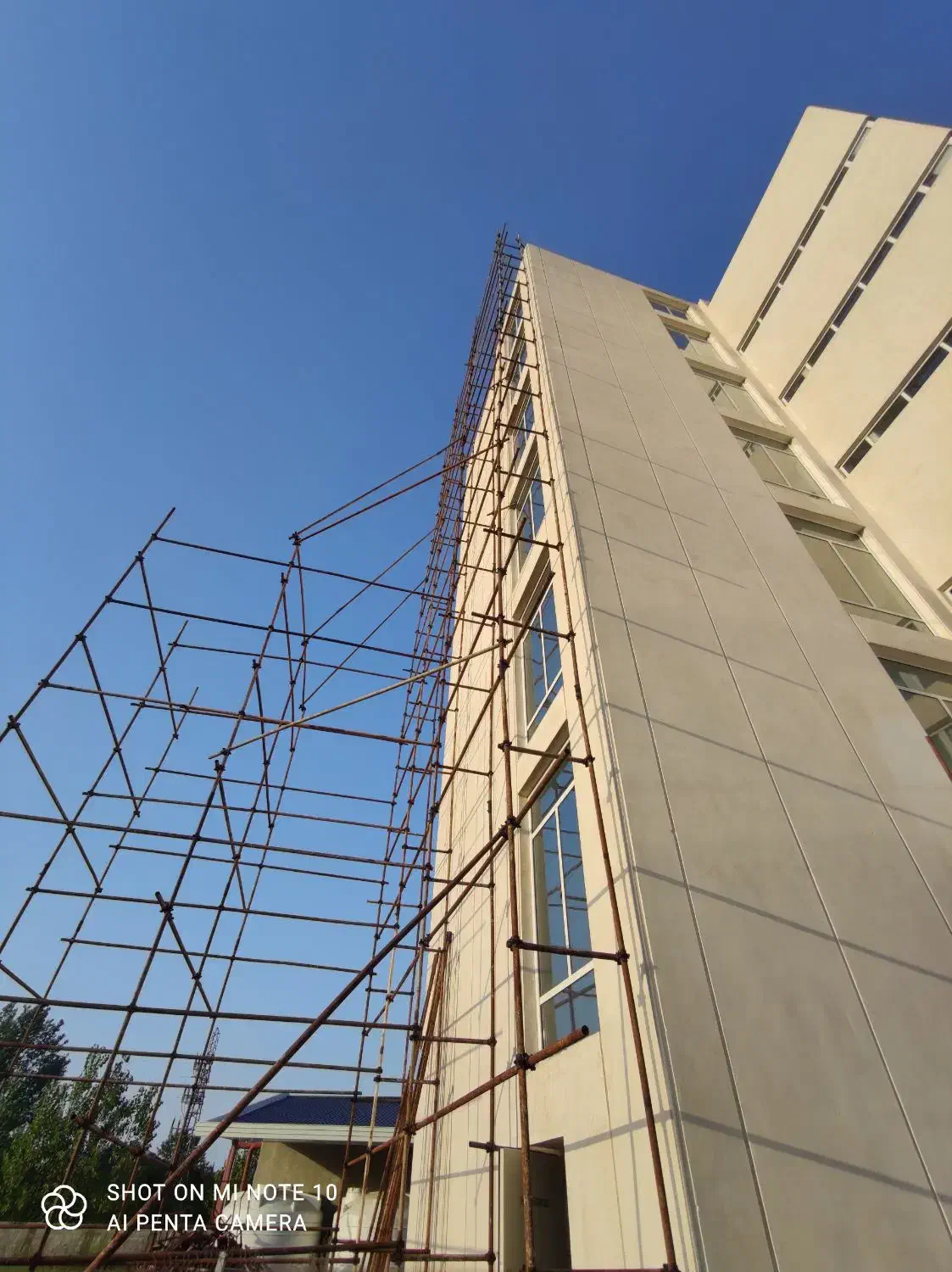 تمامی خدمات داربست و ایزوگام|خدمات پیشه و مهارت|لاهیجان, شیشه گران|دیوار