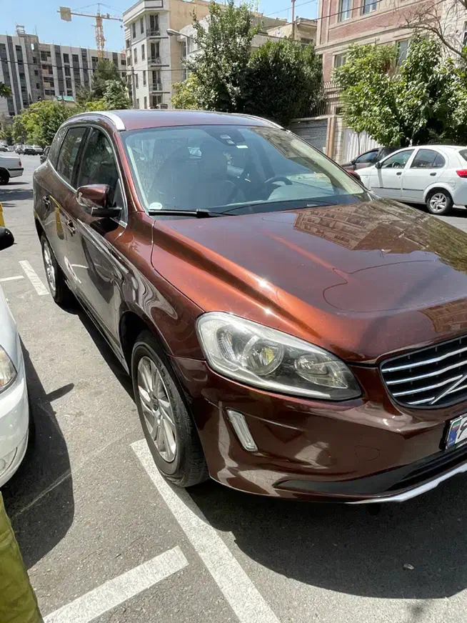 ولووxc60مدل۲۰۱۴|خودرو سواری و وانت|تهران, درختی|دیوار