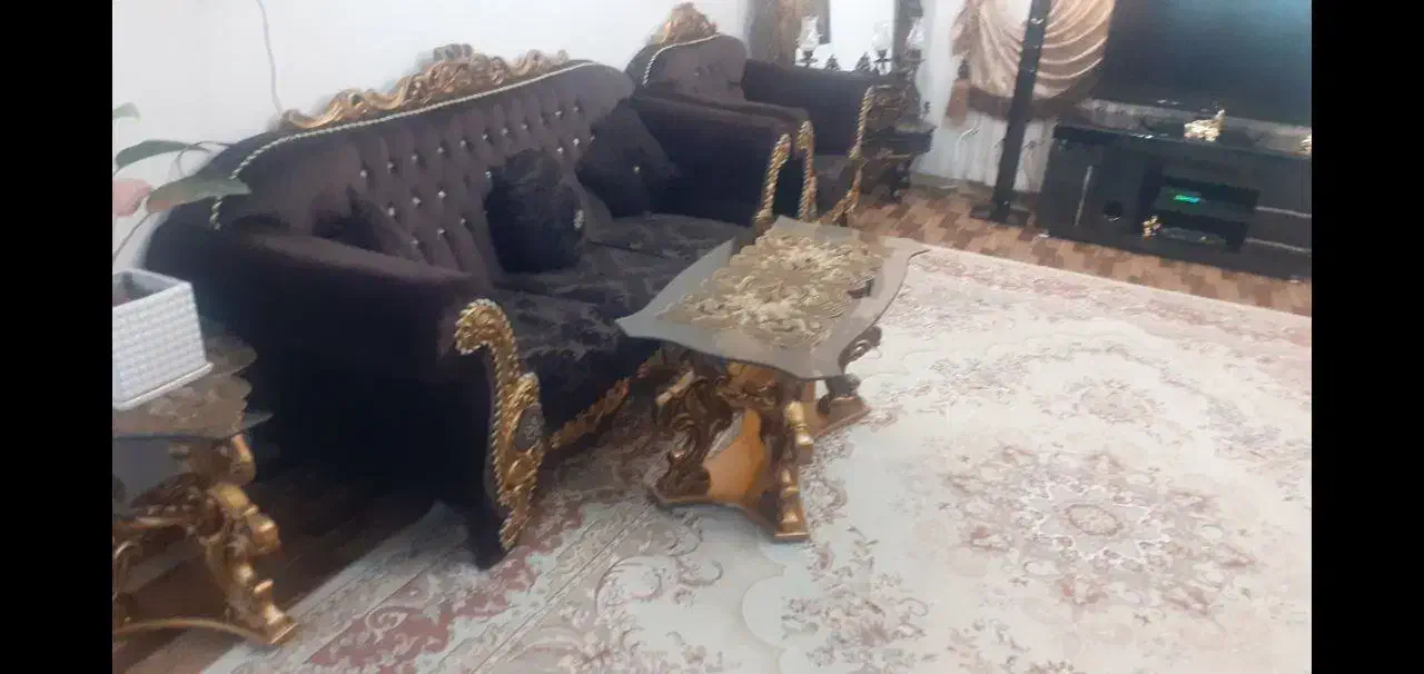 مبل سلطنتی کلاسیک و میز عسلی( قیمت بصورت توافقی)|مبلمان خانگی و میز عسلی|املش, |دیوار