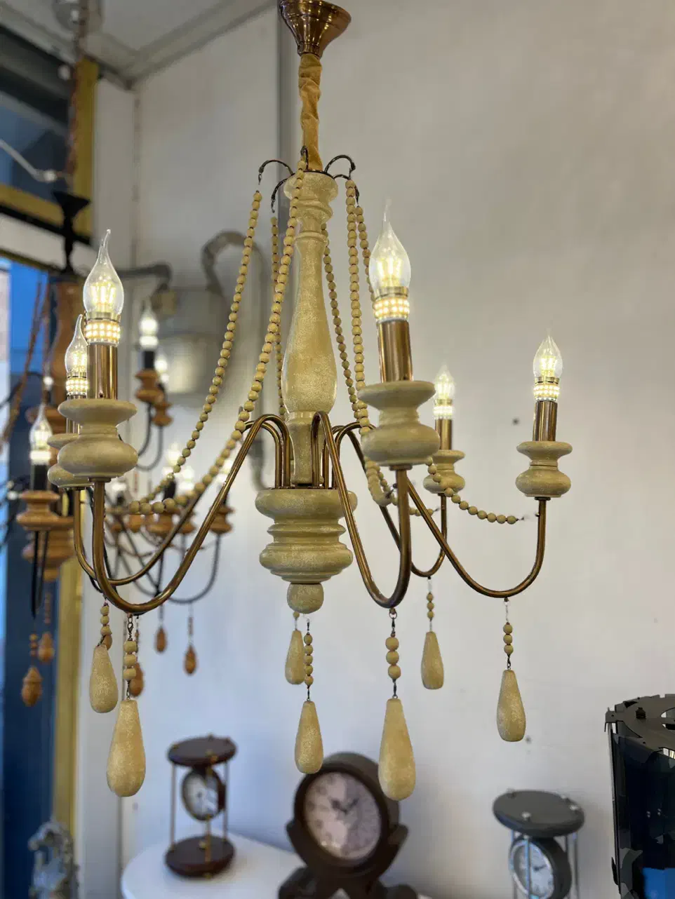 لوستر چوبی-فلزی شارلوت ۶ شاخه کرم-مسی|لوستر و چراغ آویز|تهران, نیروی هوایی (پیروزی)|دیوار