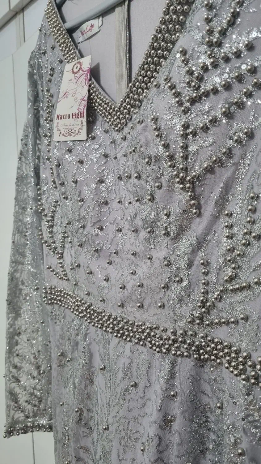 لباس. مجلسی نو تن نرفته|لباس|بروجن, |دیوار