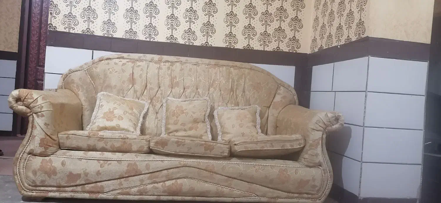 دودست مبلمان سلطنتی و راحتی روی هم چهارده نفره|مبلمان خانگی و میز عسلی|مسجد سلیمان, |دیوار