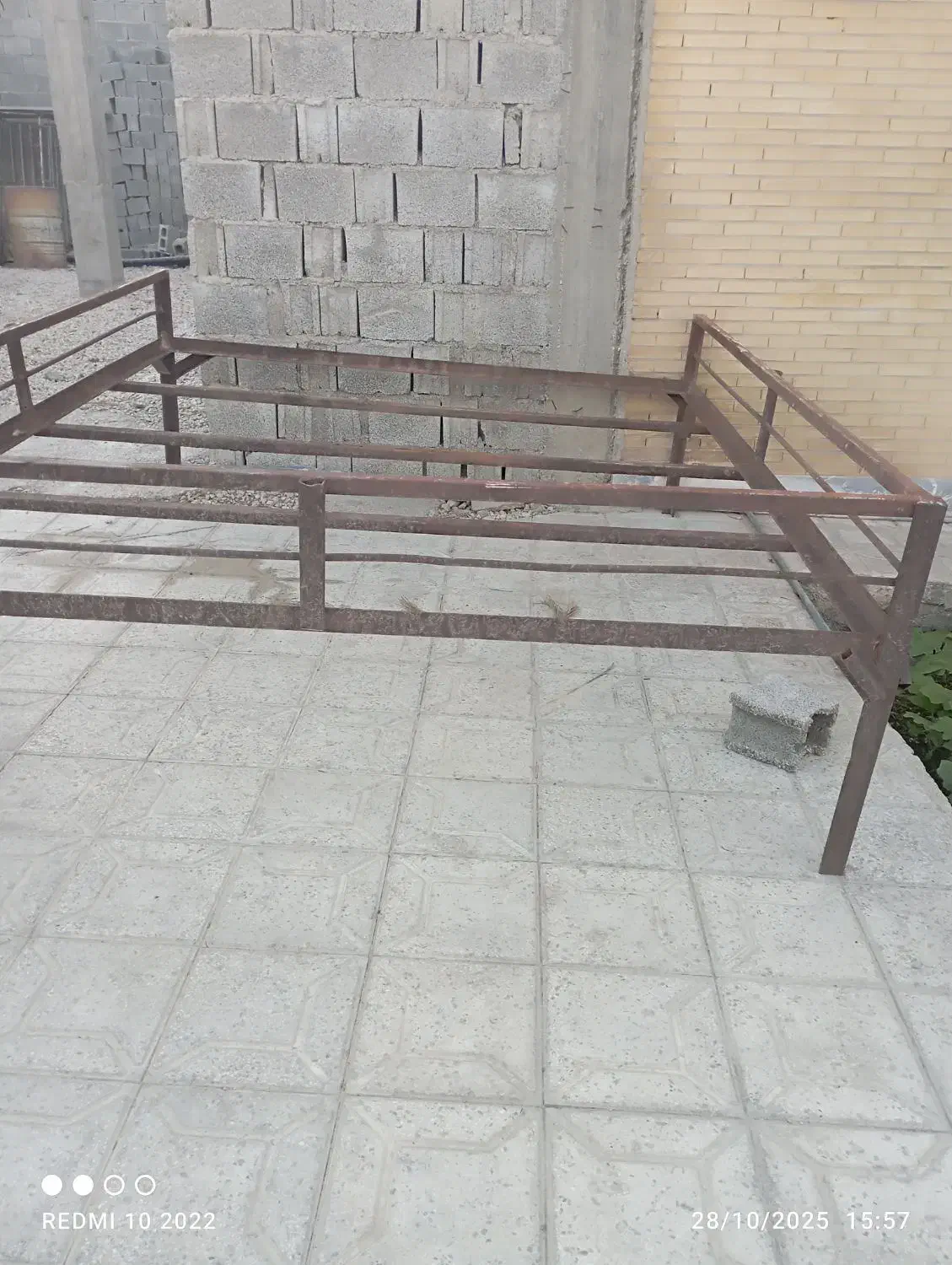 تخت نشیمن آهنی و محکم|تخت و سرویس خواب|خورموج, |دیوار