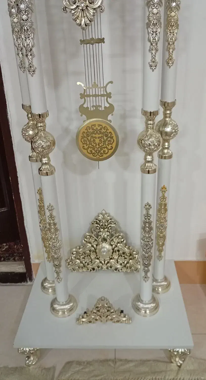 ساعت کاملا سالم هست|ساعت دیواری و تزئینی|مشهد, امیر المومنین|دیوار