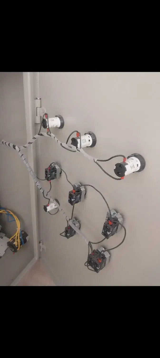 تابلو برق|ماشین‌آلات صنعتی|فولادشهر, A1|دیوار